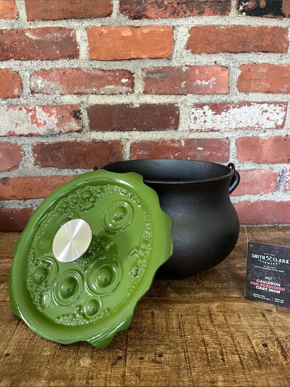 Smith and Clark Cast Iron Cauldron with Green Ceramic Lid - Picture 5 of 10